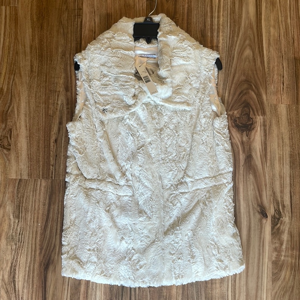 T Tahari cream vest